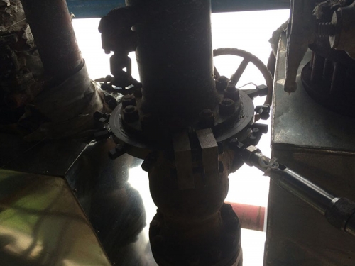 遼化煉油廠氫氣法蘭泄漏，DN100PN2.6MPa，溫度320℃，采用高溫堵漏膠實施工堵漏成功。　